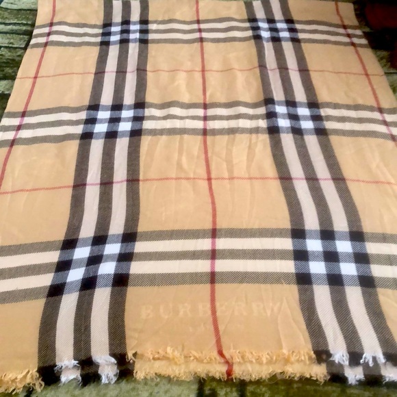 Authentic burberry stole - Picture 3 of 4